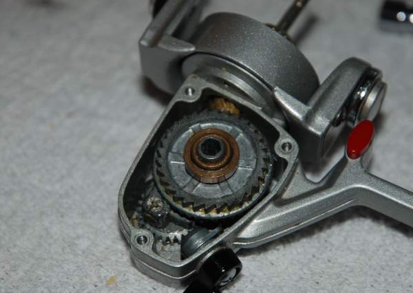 Daiwa 1000c classic freshwater fishing reel the right way to take aside and  repair