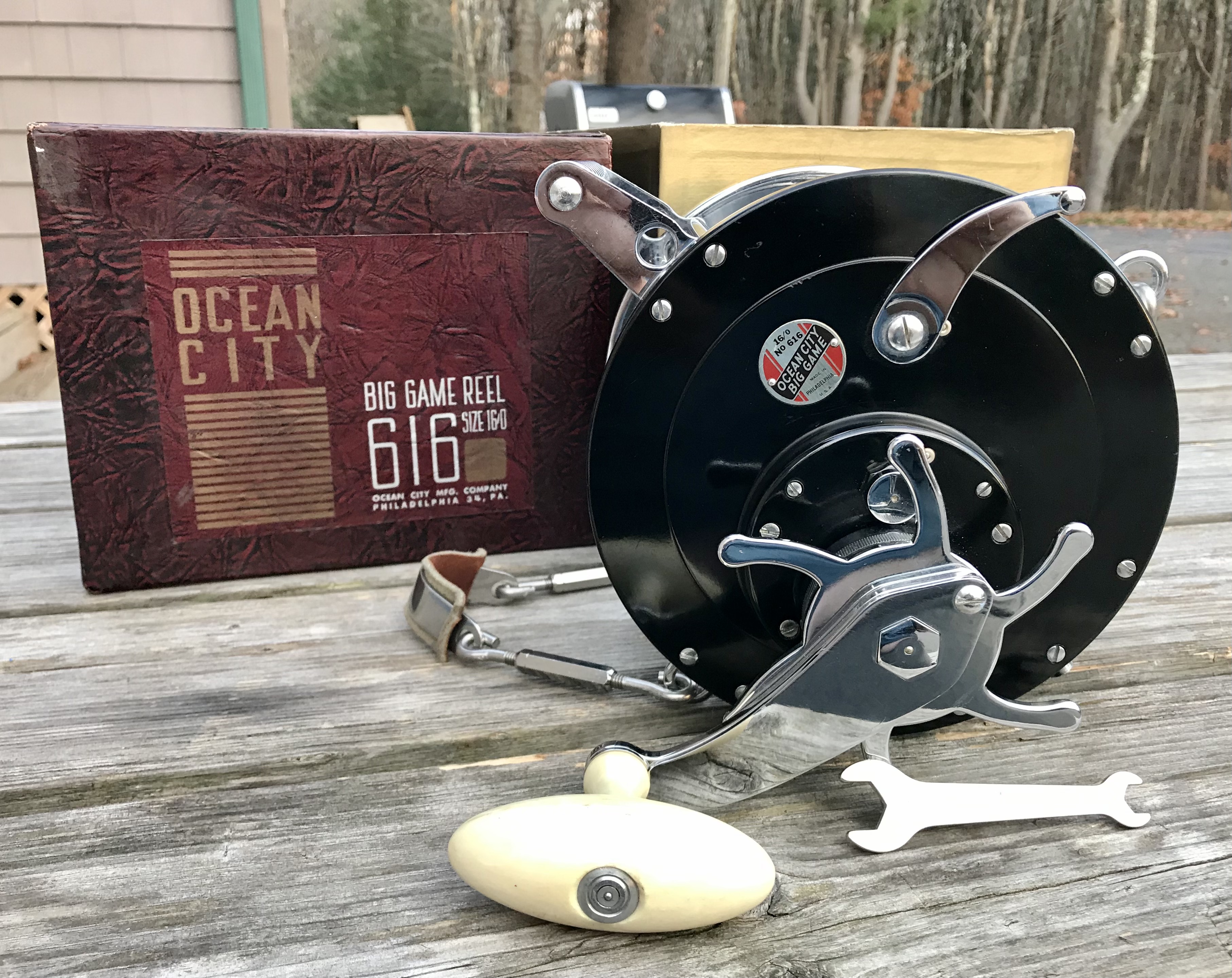 16/0 Ocean City reel # 616 with pull handle and box